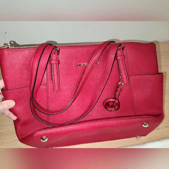 NWT Michael Kors JetSet tote in Chili - Picture 3 of 11